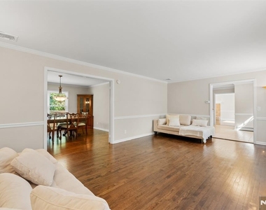 215 Oak - Photo Thumbnail 6