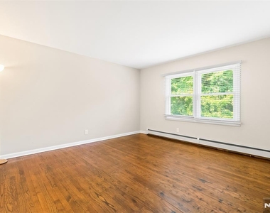 215 Oak - Photo Thumbnail 29