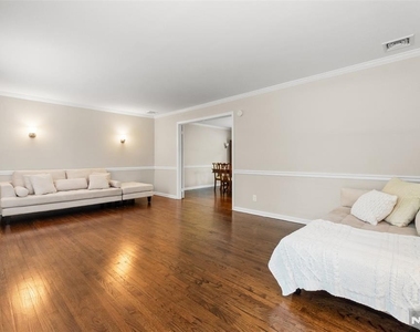 215 Oak - Photo Thumbnail 5