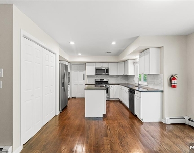 215 Oak - Photo Thumbnail 13