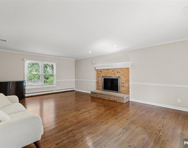 215 Oak - Photo Thumbnail 18