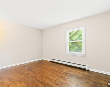 215 Oak - Photo Thumbnail 24