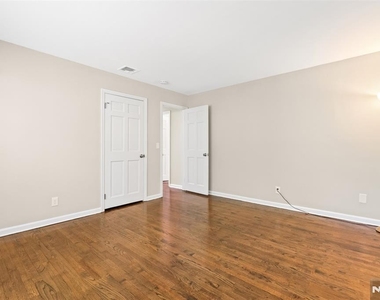 215 Oak - Photo Thumbnail 30