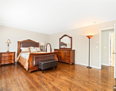 215 Oak - Photo Thumbnail 32