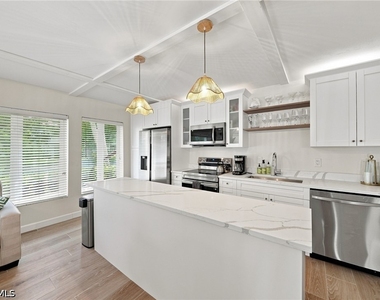 280 4th Street S - Photo Thumbnail 5