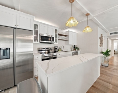280 4th Street S - Photo Thumbnail 6