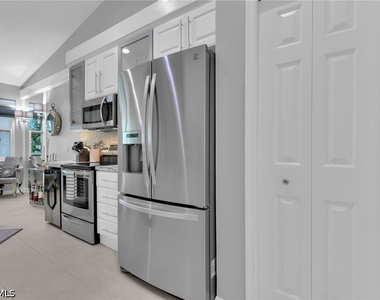 4650 Hawks Nest Way - Photo Thumbnail 7