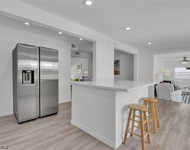 2048 Holiday Lane - Photo Thumbnail 8