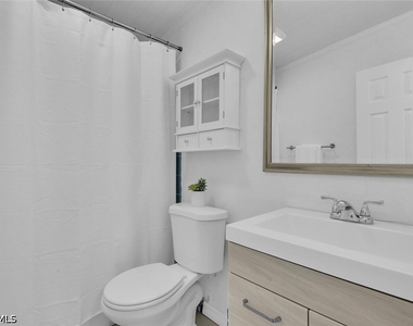 2048 Holiday Lane - Photo Thumbnail 19