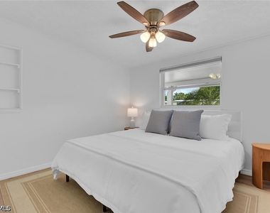 2048 Holiday Lane - Photo Thumbnail 12