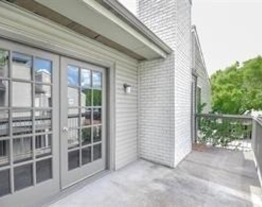 9707 Richmond Avenue - Photo Thumbnail 4