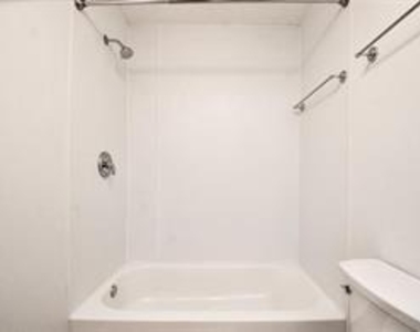 9707 Richmond Avenue - Photo Thumbnail 9