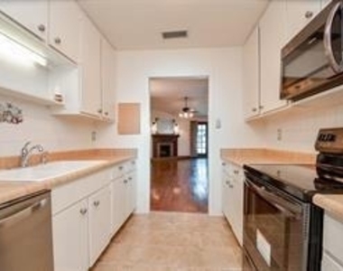 9707 Richmond Avenue - Photo Thumbnail 6