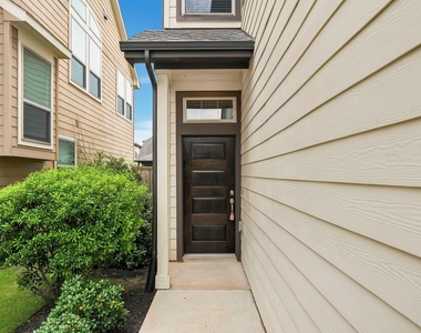 8734 Laurel Crest Drive - Photo Thumbnail 3