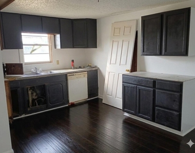 221 S Central Avenue - Photo Thumbnail 20