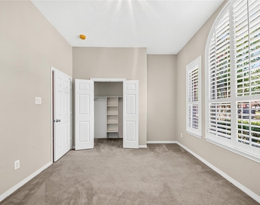 1470 Sherwood Park Circle - Photo Thumbnail 8