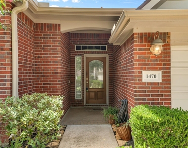 1470 Sherwood Park Circle - Photo Thumbnail 2