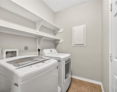 1470 Sherwood Park Circle - Photo Thumbnail 10
