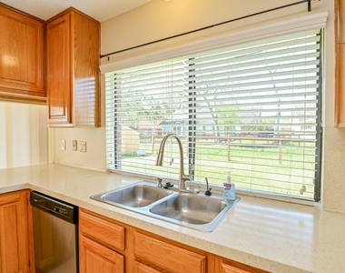 3410 Streamside Lane - Photo Thumbnail 21