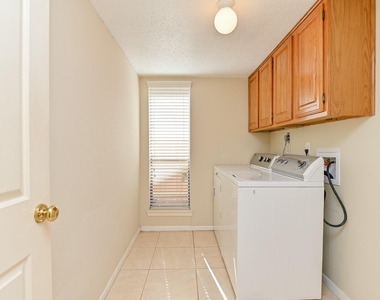3410 Streamside Lane - Photo Thumbnail 30