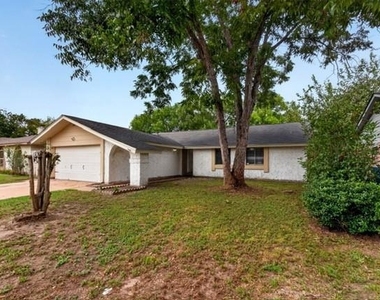 7622 Bubbling Spring Lane - Photo Thumbnail 3