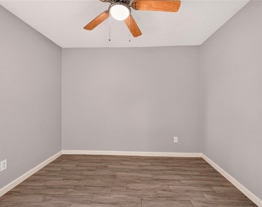 7622 Bubbling Spring Lane - Photo Thumbnail 14