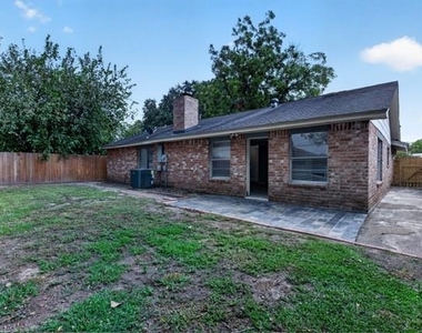7622 Bubbling Spring Lane - Photo Thumbnail 22
