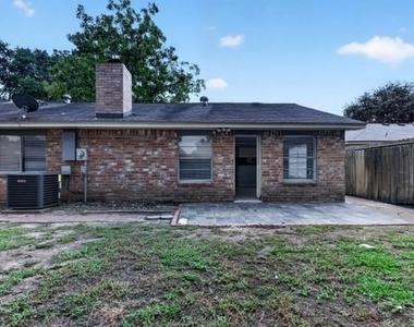 7622 Bubbling Spring Lane - Photo Thumbnail 24
