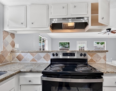 7622 Bubbling Spring Lane - Photo Thumbnail 10