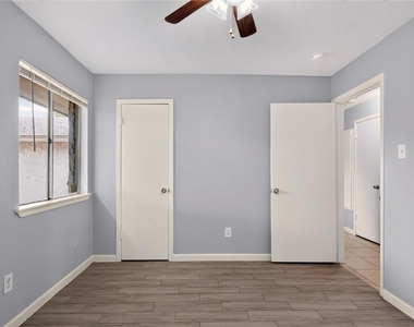 7622 Bubbling Spring Lane - Photo Thumbnail 11