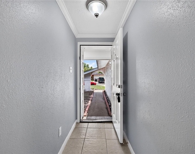 7622 Bubbling Spring Lane - Photo Thumbnail 4