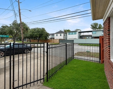 747 E 7th Street - Photo Thumbnail 13