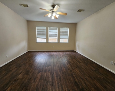 5307 Dandelion Meadow Lane - Photo Thumbnail 12