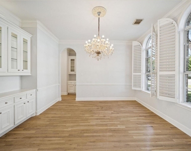 4601 Mimosa Drive - Photo Thumbnail 5