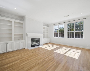 4601 Mimosa Drive - Photo Thumbnail 7