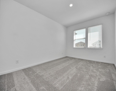 9223 Willowbank Gap Lane - Photo Thumbnail 32
