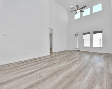9223 Willowbank Gap Lane - Photo Thumbnail 18