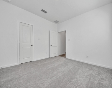 9223 Willowbank Gap Lane - Photo Thumbnail 7