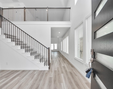 9223 Willowbank Gap Lane - Photo Thumbnail 5