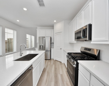 9223 Willowbank Gap Lane - Photo Thumbnail 15