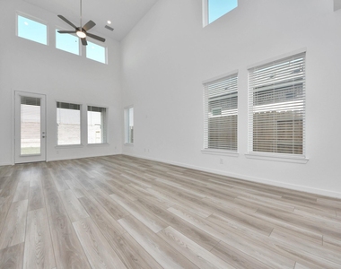 9223 Willowbank Gap Lane - Photo Thumbnail 17