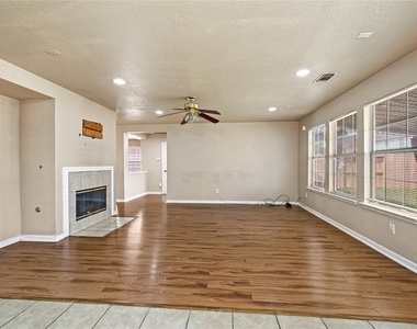 15822 Kings Cypress Lane - Photo Thumbnail 6
