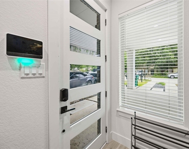 5330 Wenda Street - Photo Thumbnail 3