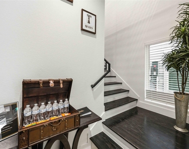 5330 Wenda Street - Photo Thumbnail 4