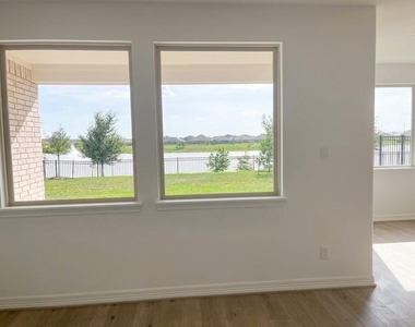 5839 Westwood Shore Drive - Photo Thumbnail 12