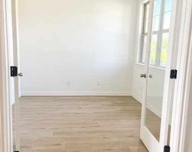 5839 Westwood Shore Drive - Photo Thumbnail 11