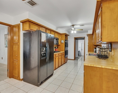 4002 Thistledown Drive - Photo Thumbnail 9