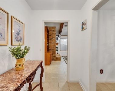 4002 Thistledown Drive - Photo Thumbnail 5