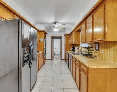 4002 Thistledown Drive - Photo Thumbnail 10