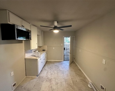 2717 Napoleon Street - Photo Thumbnail 7